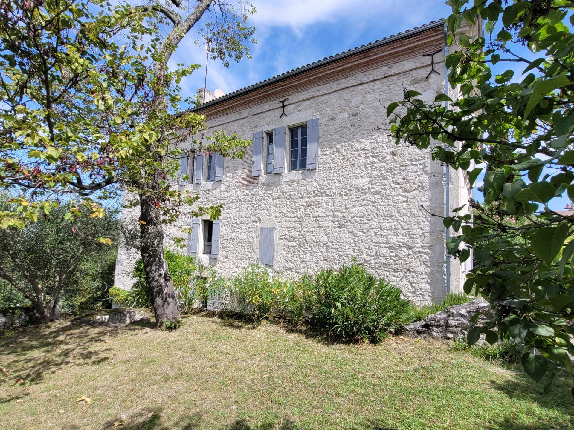 House in Prayssas, Nouvelle-Aquitaine 10167917