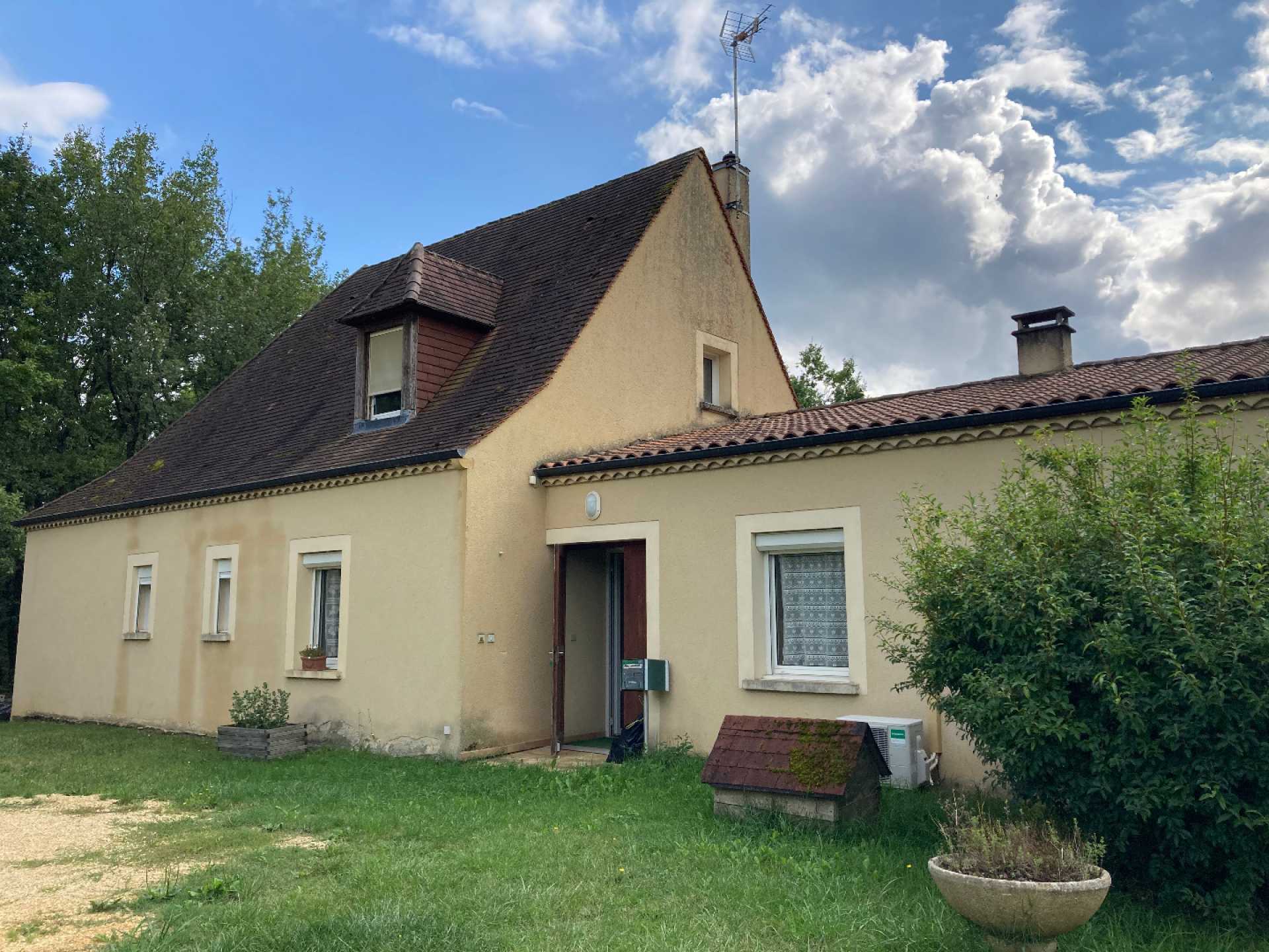 House in Saint-Cyprien, Nouvelle-Aquitaine 10167972