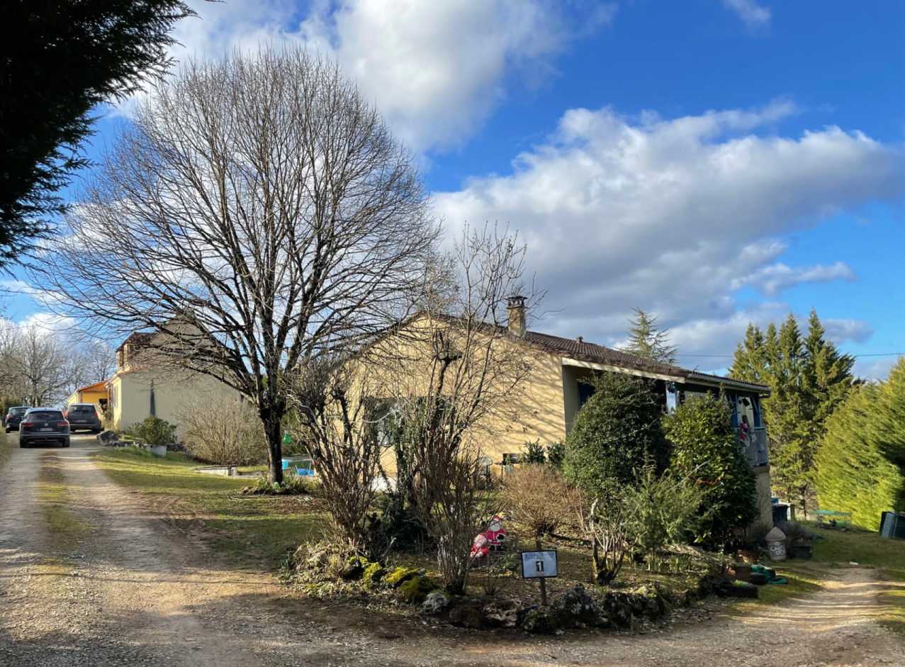 House in Saint-Cyprien, Nouvelle-Aquitaine 10168020