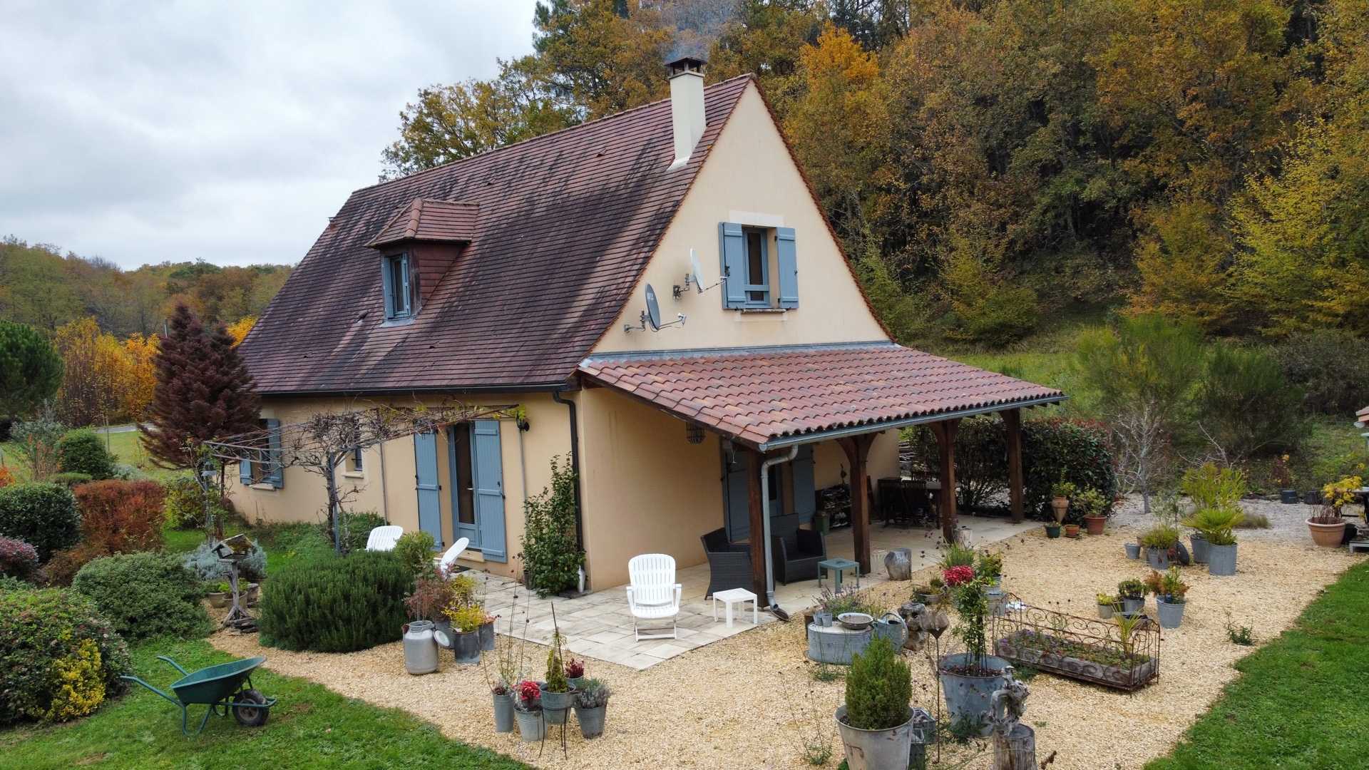 House in Saint-Cyprien, Nouvelle-Aquitaine 10168042