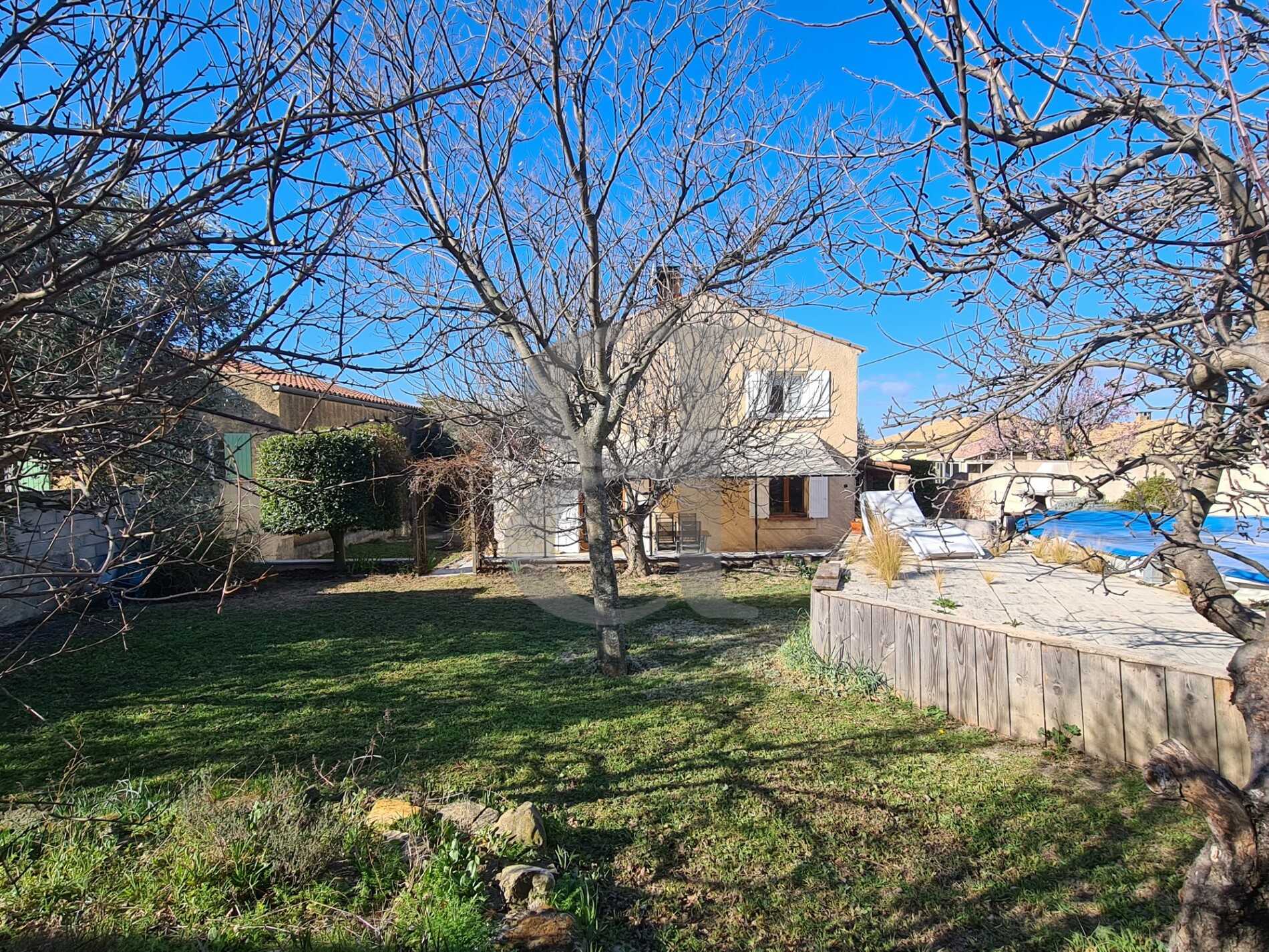 жилой дом в Sainte-Cécile-les-Vignes, Provence-Alpes-Côte d'Azur 10168076