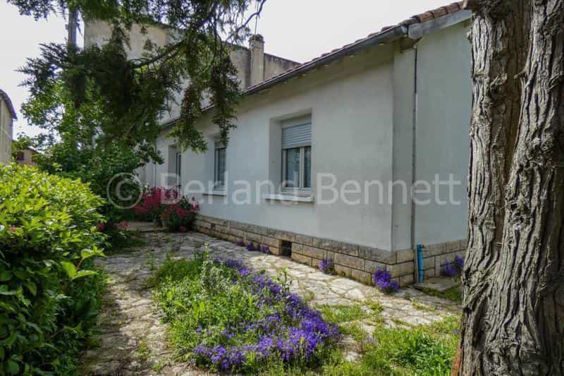 House in Chaunay, Nouvelle-Aquitaine 10168146