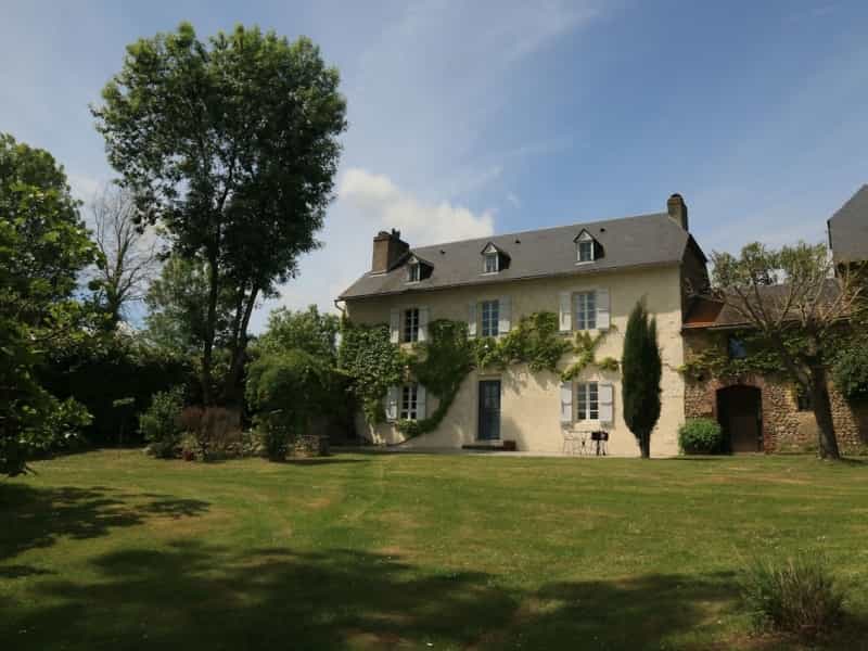 σπίτι σε Montaner, Nouvelle-Aquitaine 10168157