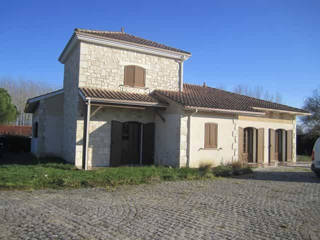 House in Castillonnes, Nouvelle-Aquitaine 10168214