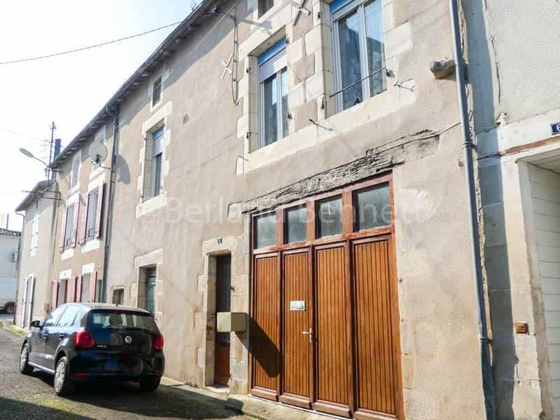 मकान में Civray, Nouvelle-Aquitaine 10168261