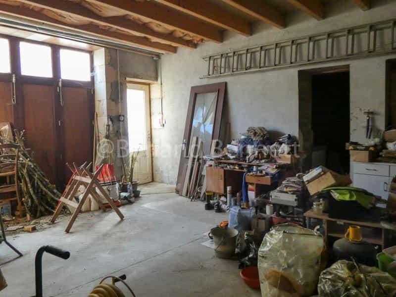 मकान में Civray, Nouvelle-Aquitaine 10168261