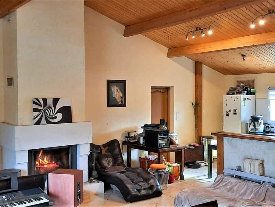 House in Eyraud-Crempse-Maurens, Nouvelle-Aquitaine 10168273