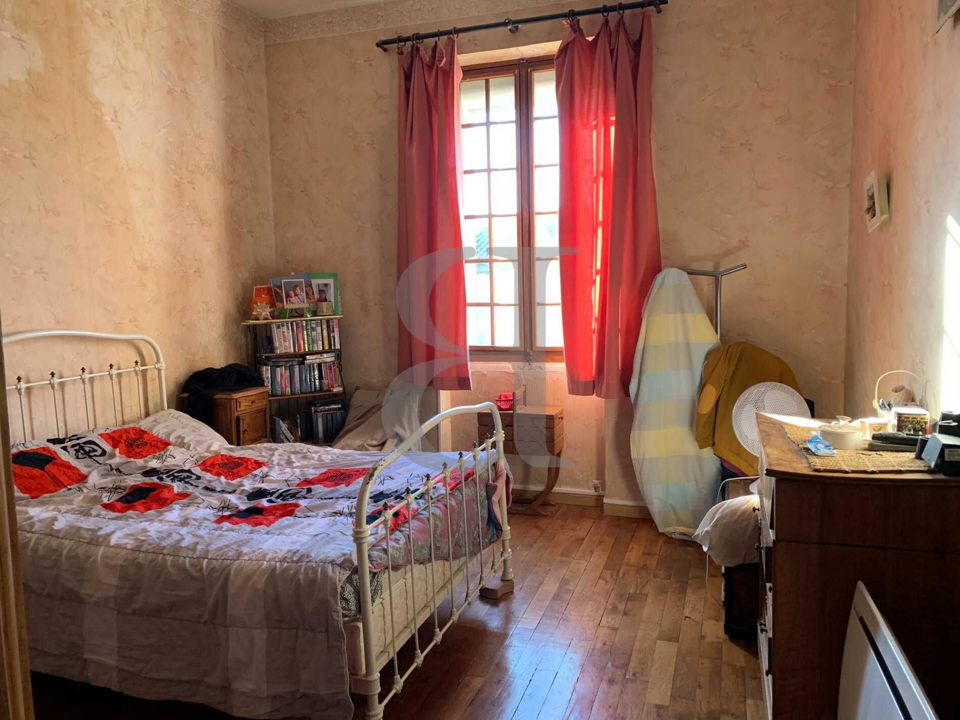 بيت في Grignan, Auvergne-Rhône-Alpes 10168280