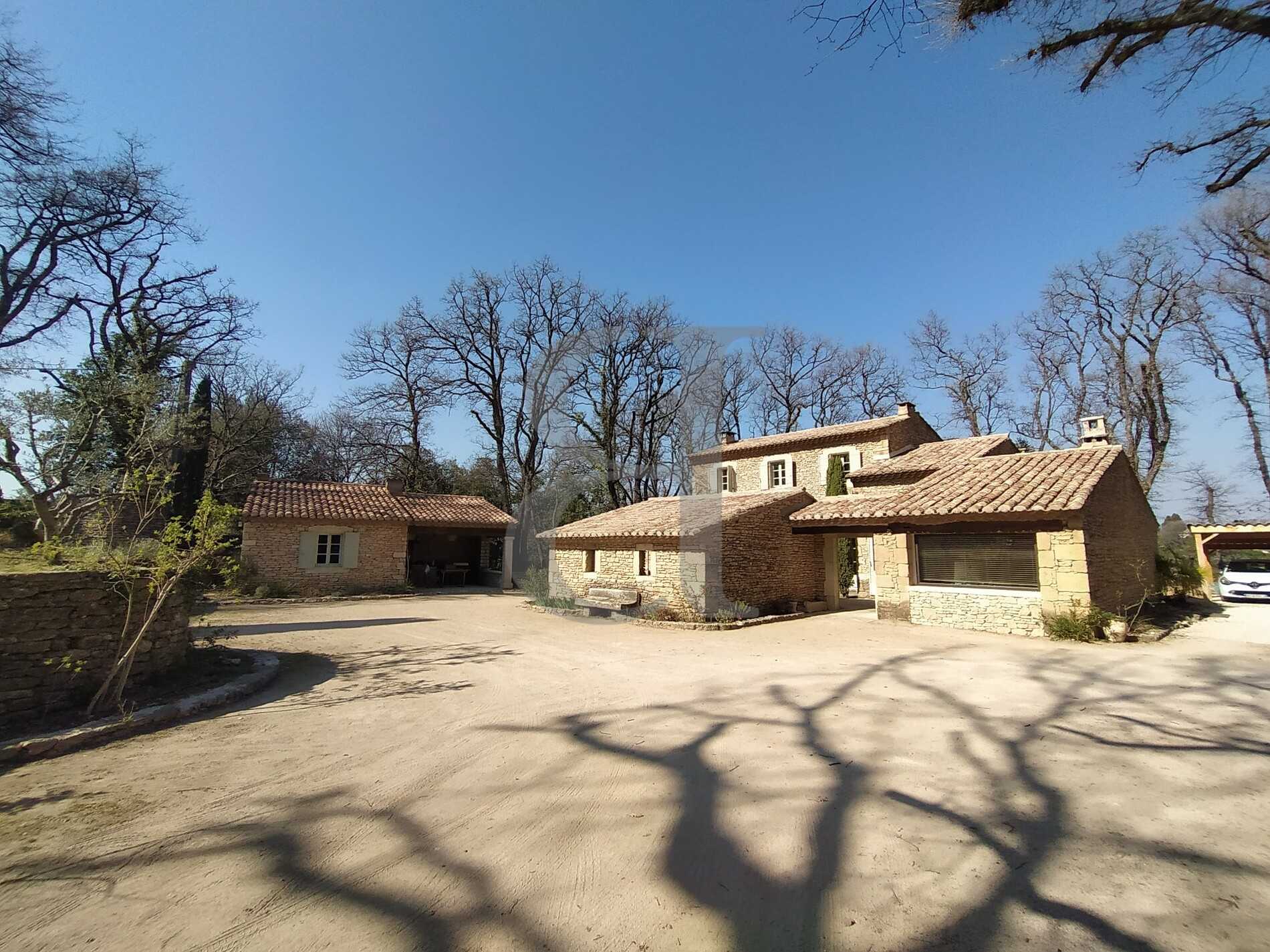 House in L'Isle-sur-la-Sorgue, Provence-Alpes-Cote d'Azur 10168365