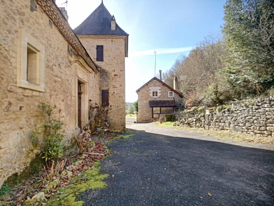 House in Vézac, Nouvelle-Aquitaine 10168780