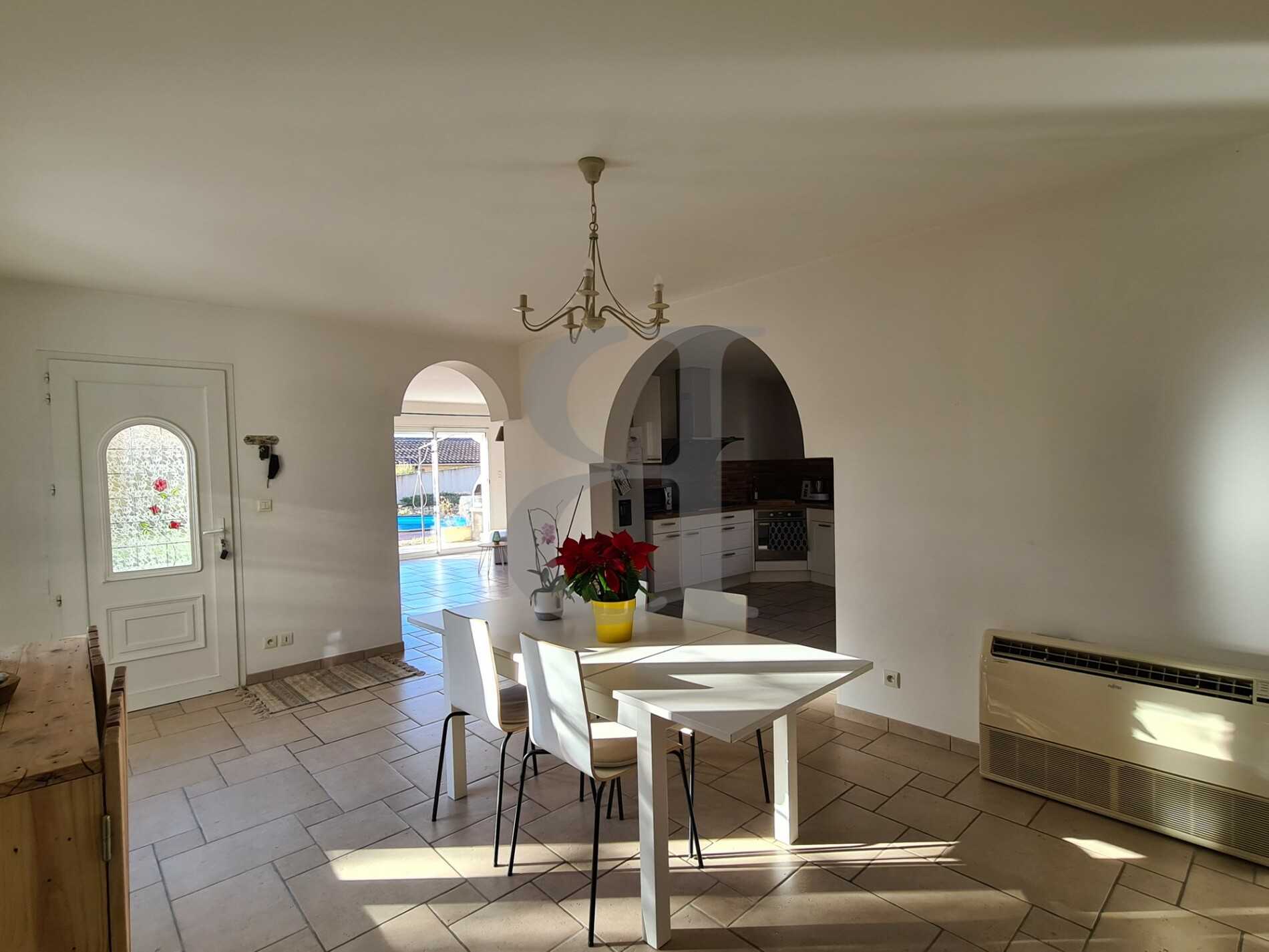 σπίτι σε Mondragon, Provence-Alpes-Cote d'Azur 10168838
