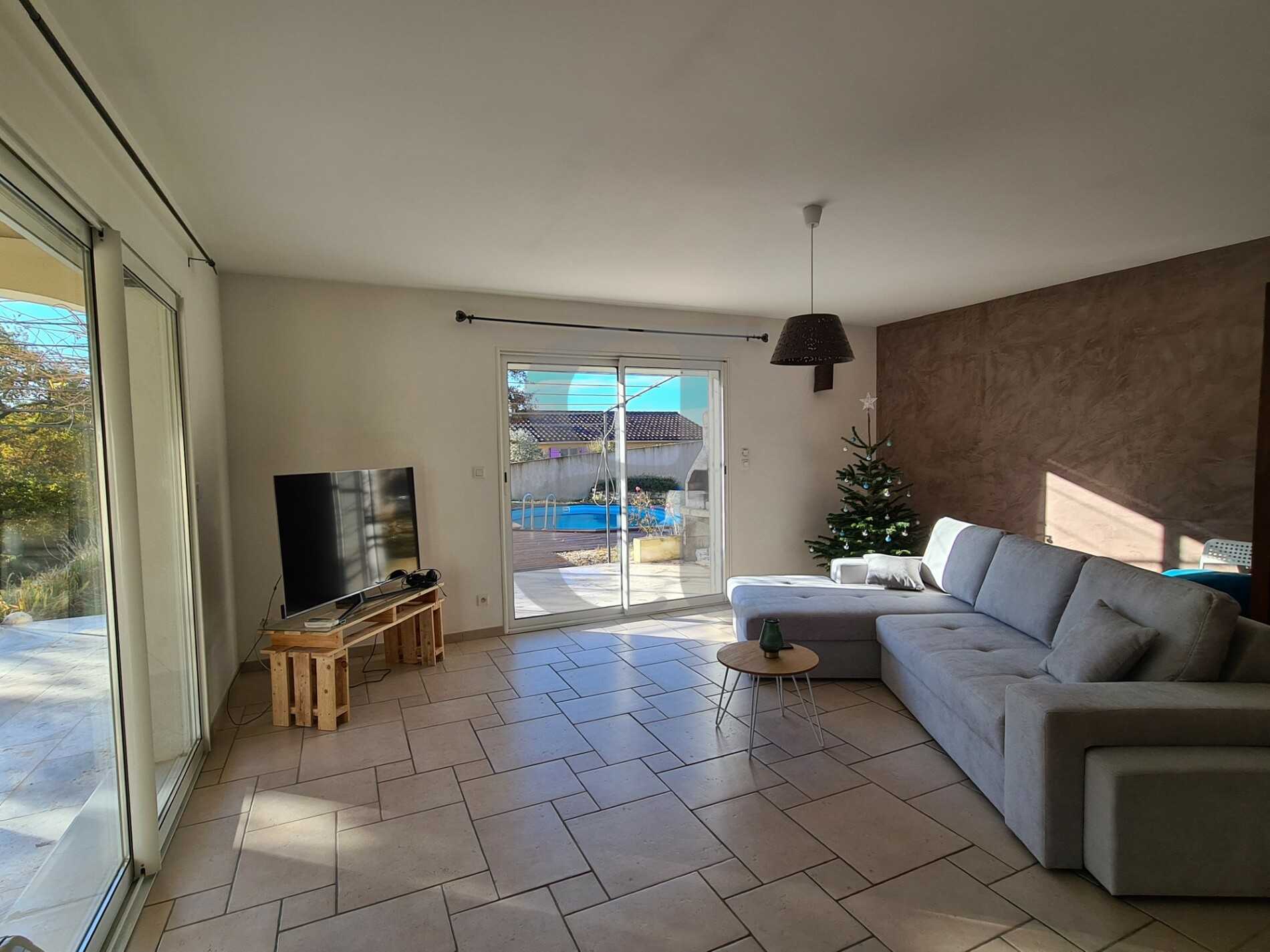 Rumah di Mondragon, Provence-Alpes-Cote d'Azur 10168838