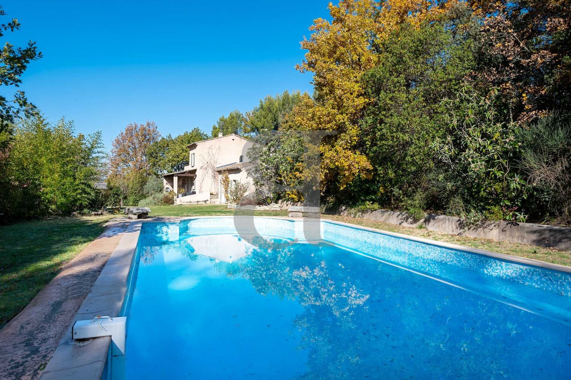 Talo sisään Venasque, Provence-Alpes-Cote d'Azur 10169014