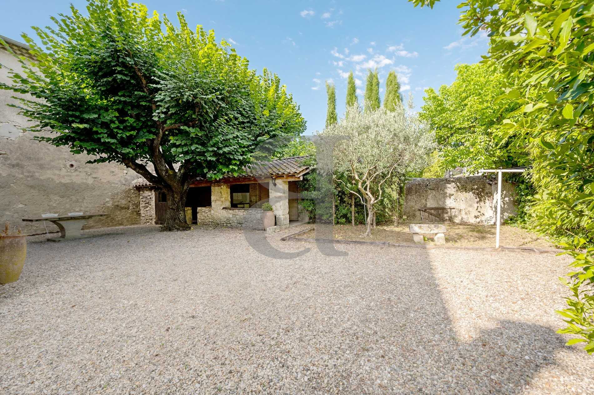 Huis in Pernes-les-Fontaines, Provence-Alpes-Côte d'Azur 10169450