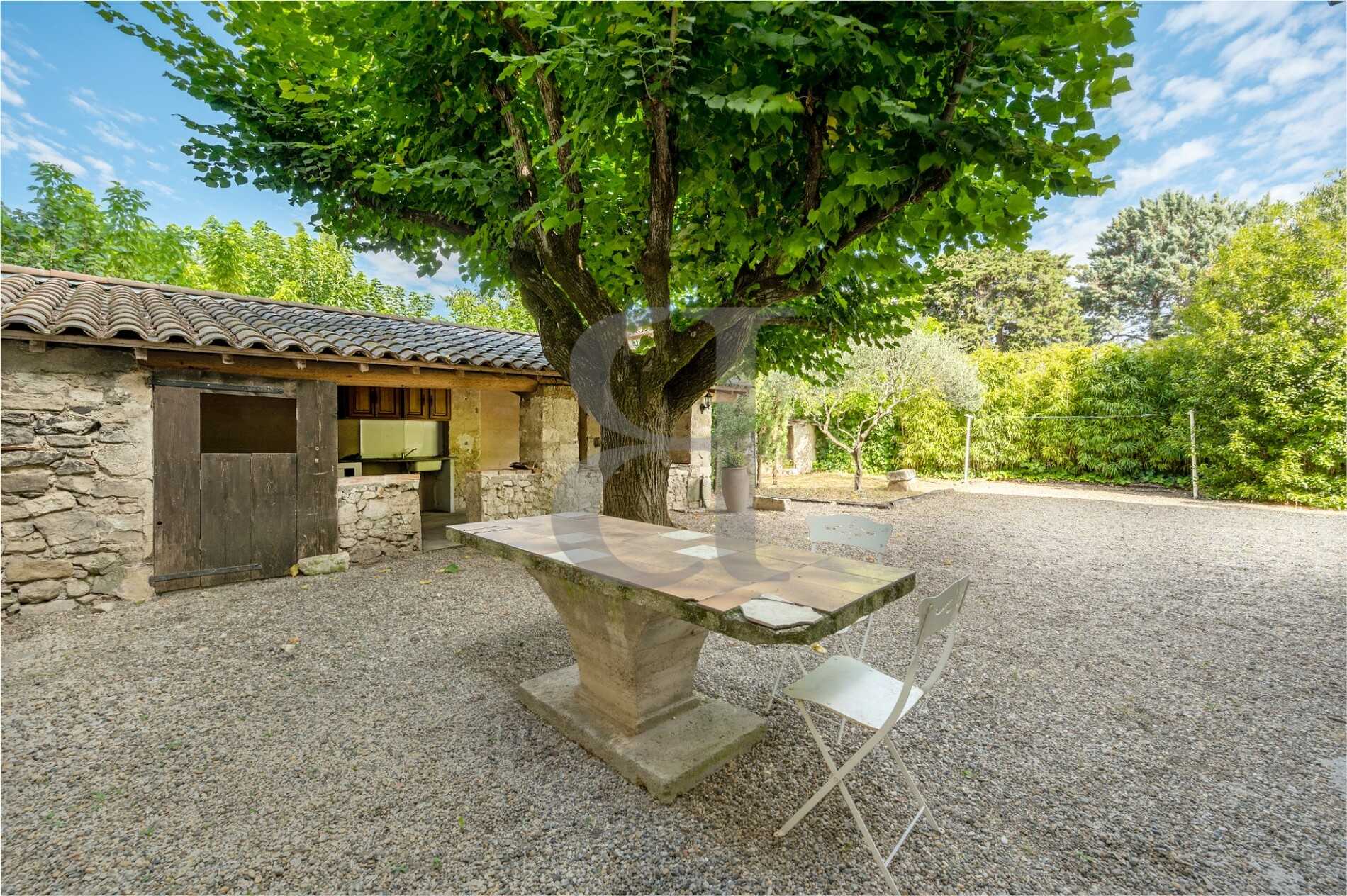 Casa nel Pernes-les-Fontaines, Provenza-Alpi-Costa Azzurra 10169450