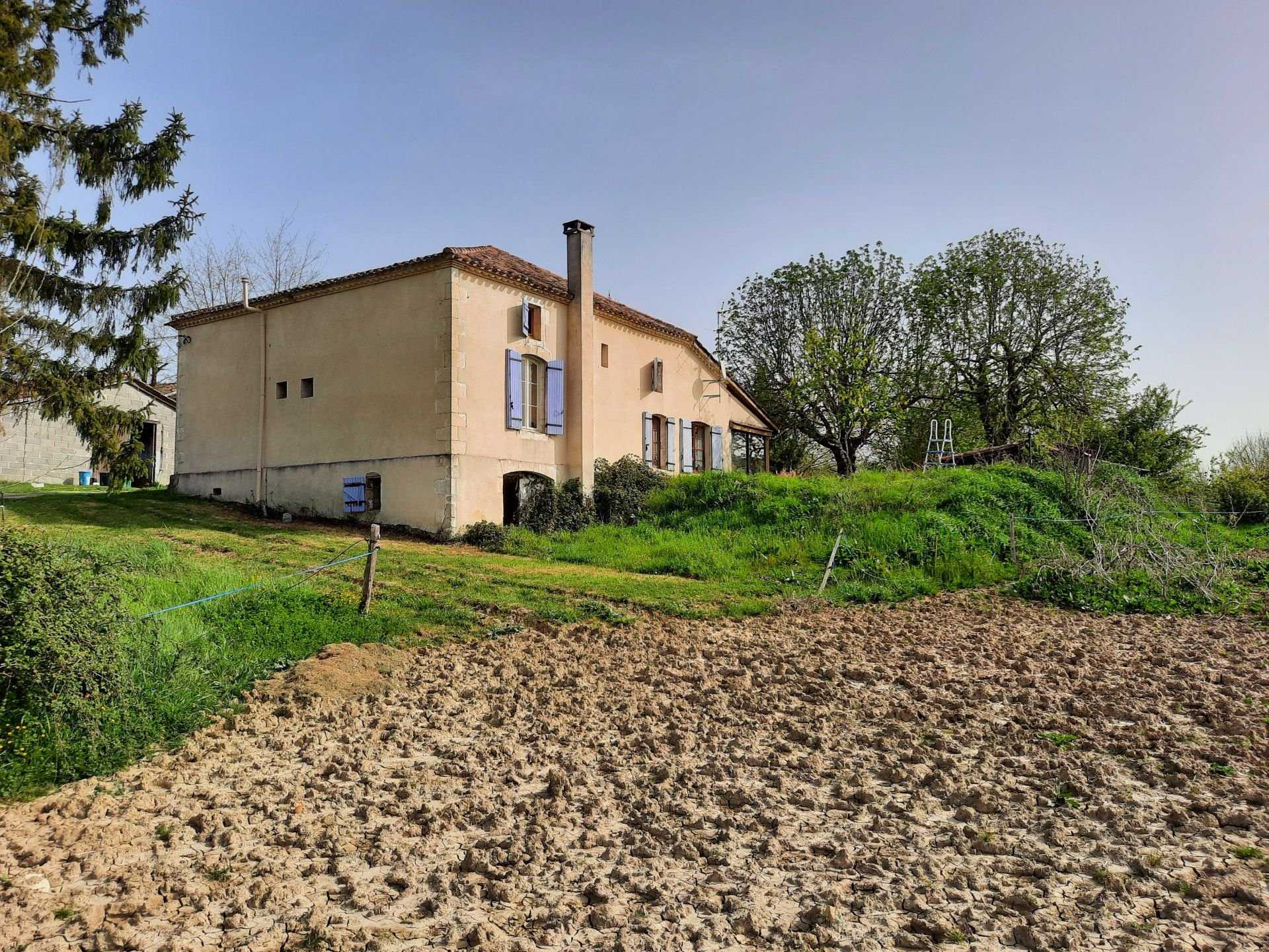 House in Pinel-Hauterive, Nouvelle-Aquitaine 10169481