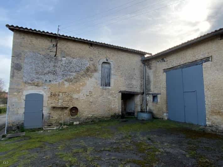 Будинок в Aunac-sur-Charente, Nouvelle-Aquitaine 10169485