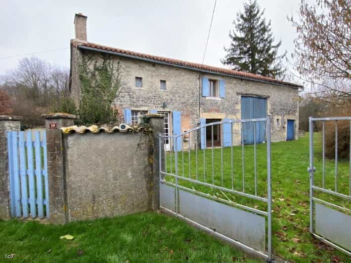 房子 在 Civray, Nouvelle-Aquitaine 10169490