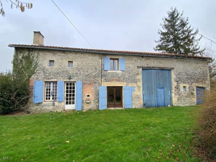 σπίτι σε Civray, Nouvelle-Aquitaine 10169490