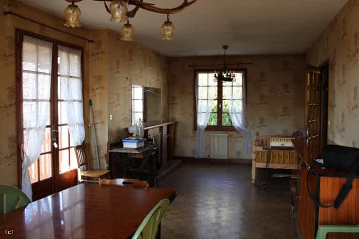 House in Ruffec, Nouvelle-Aquitaine 10169493