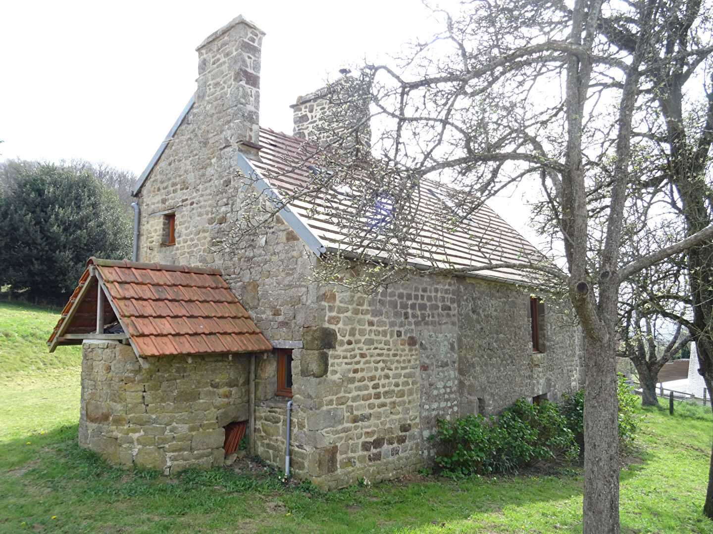 Dom w Juvigny les Vallées, Normandie 10169510