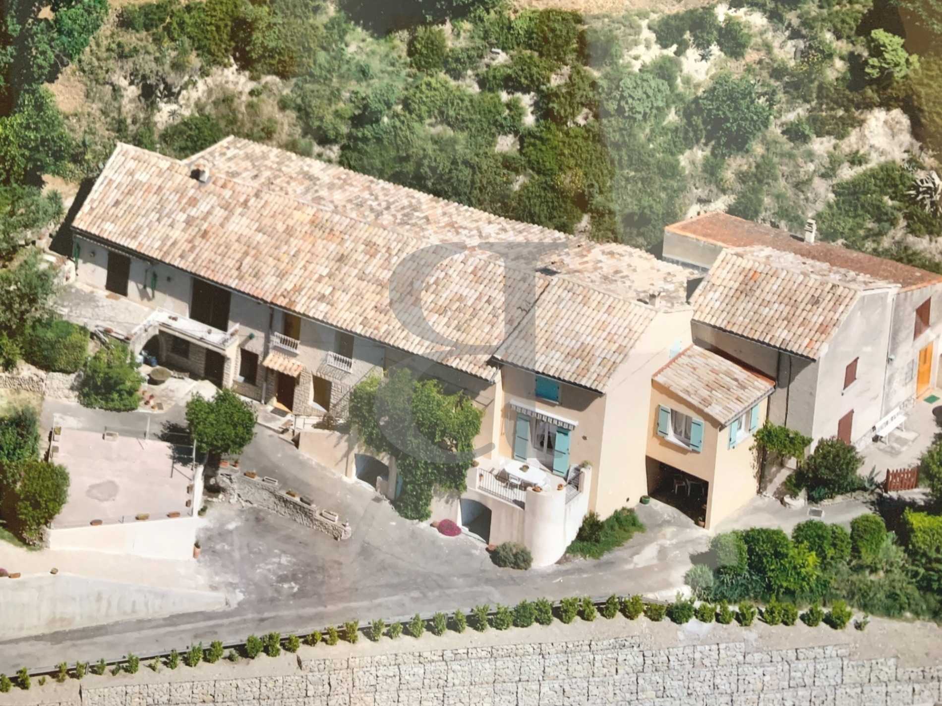House in Vaison-la-Romaine, Provence-Alpes-Cote d'Azur 10169547