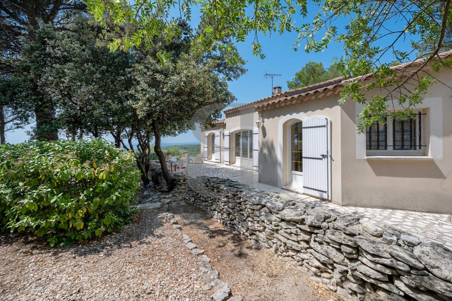 Talo sisään L'Isle-sur-la-Sorgue, Provence-Alpes-Cote d'Azur 10169554