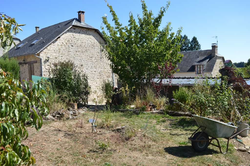 σπίτι σε Meilhards, Nouvelle-Aquitaine 10169661