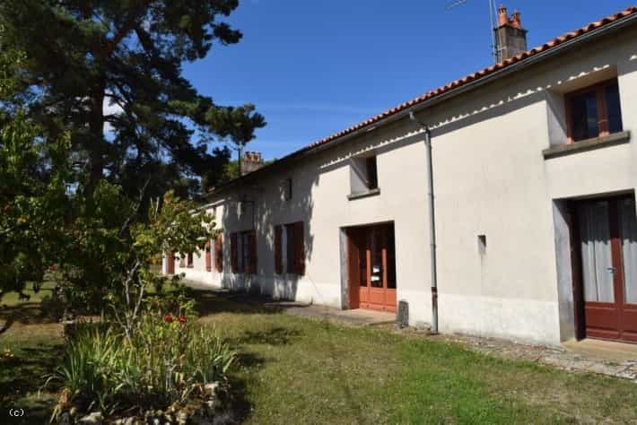 بيت في Sauzé-Vaussais, Nouvelle-Aquitaine 10169679