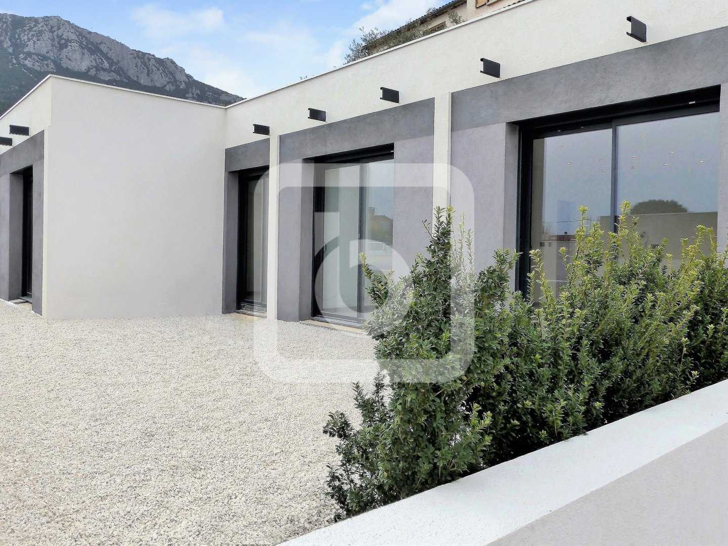 Condominium in La Farlede, Provence-Alpes-Cote d'Azur 10169882