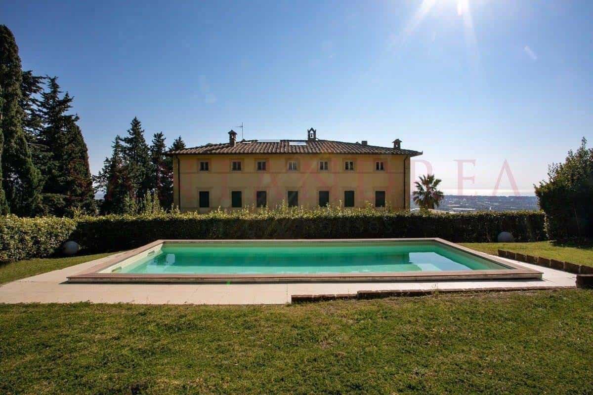 House in Camaiore, Tuscany 10170069