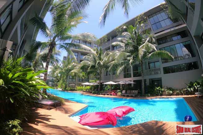 Condominium in Choeng Thale, Phuket 10171044