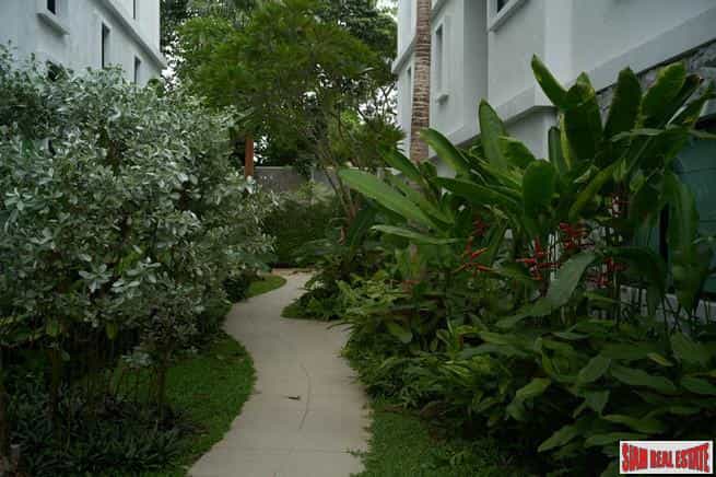 Condominium dans Rawai, Phuket 10171258