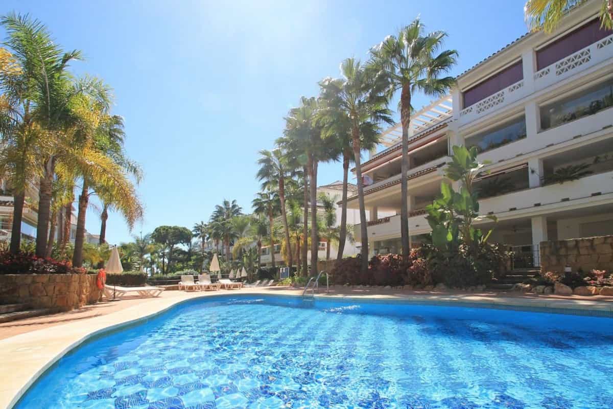 Condominium in Marbella, Andalusia 10171309