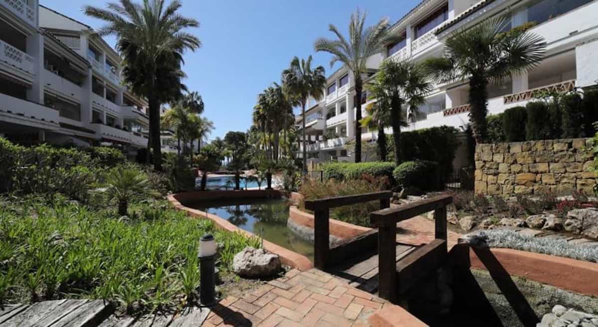 Condominium dans Marbella, Andalusia 10171309