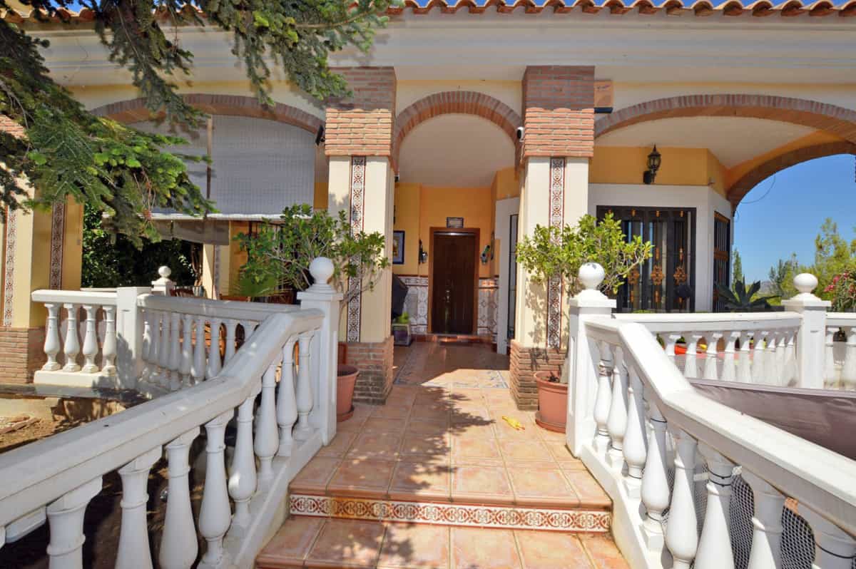 House in Alhaurin de la Torre, Andalusia 10171349