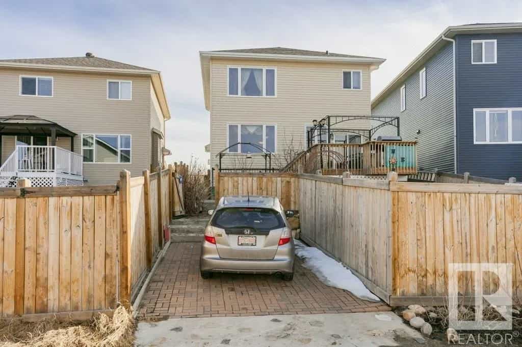 House in Edmonton, Alberta 10171434