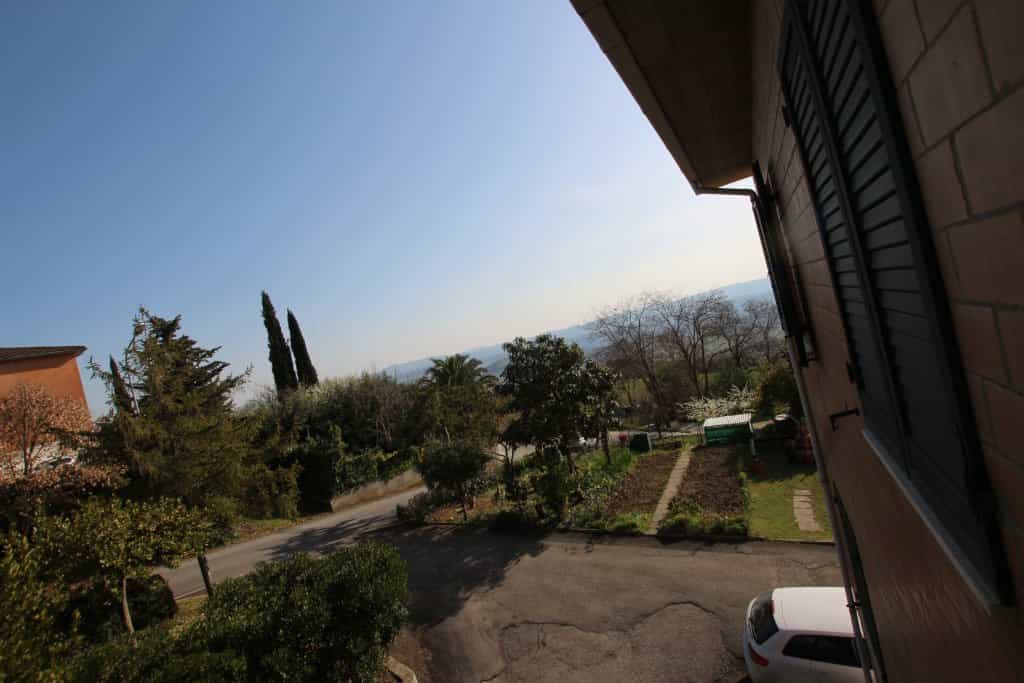 Condominium in Volterra, Tuscany 10171475