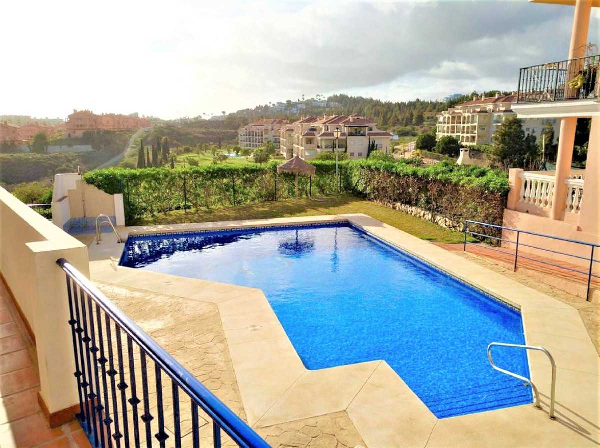 Condominium in Fuengirola, Andalusia 10171559