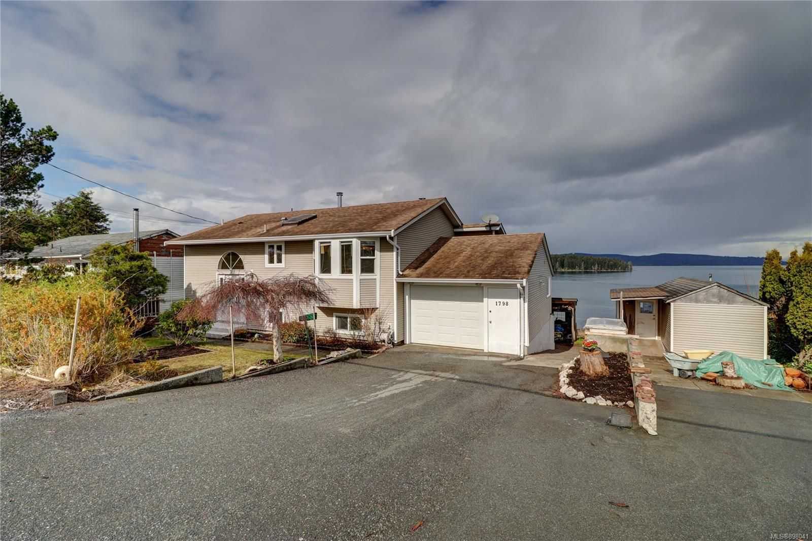 Hus i Port McNeill, British Columbia 10171596