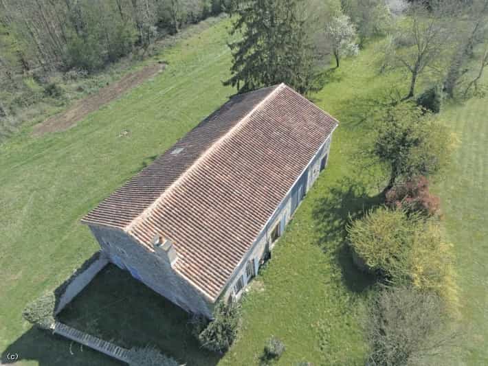 σπίτι σε Civray, Nouvelle-Aquitaine 10171685