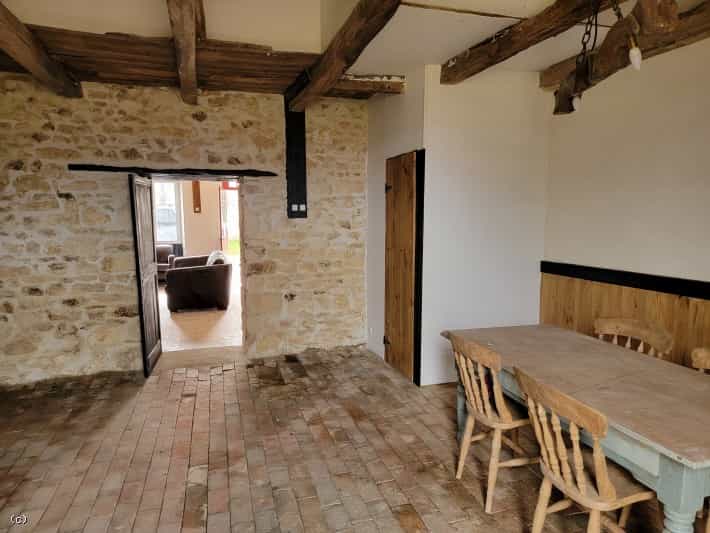 Huis in Champagne-Mouton, Nouvelle-Aquitaine 10171696