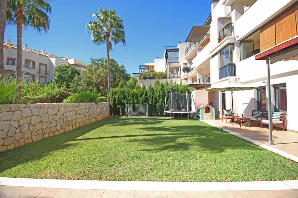 Condominium in Arroyo de la Miel, Andalusia 10174121