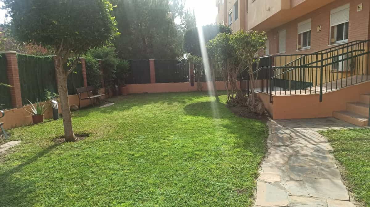 Condominium in Estepona, Andalucía 10174165