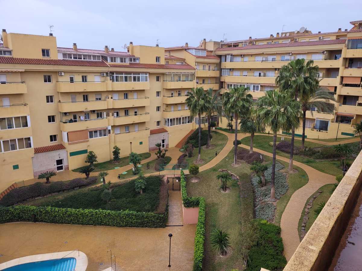 Condominium in Santa Fe de los Boliches, Andalusië 10174867