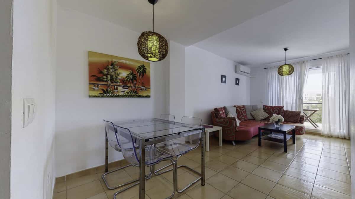 公寓 在 阿罗约德拉米尔, 安达卢西亚 10174932