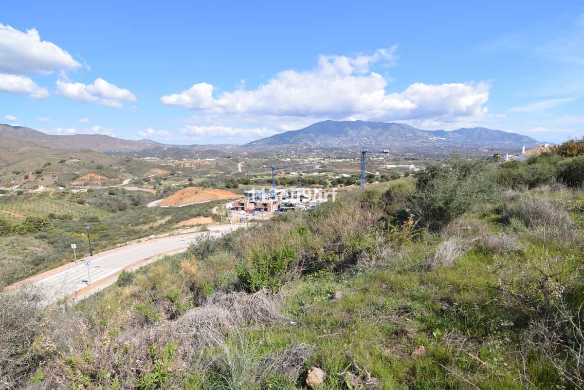 Land in Fuengirola, Andalusia 10175045