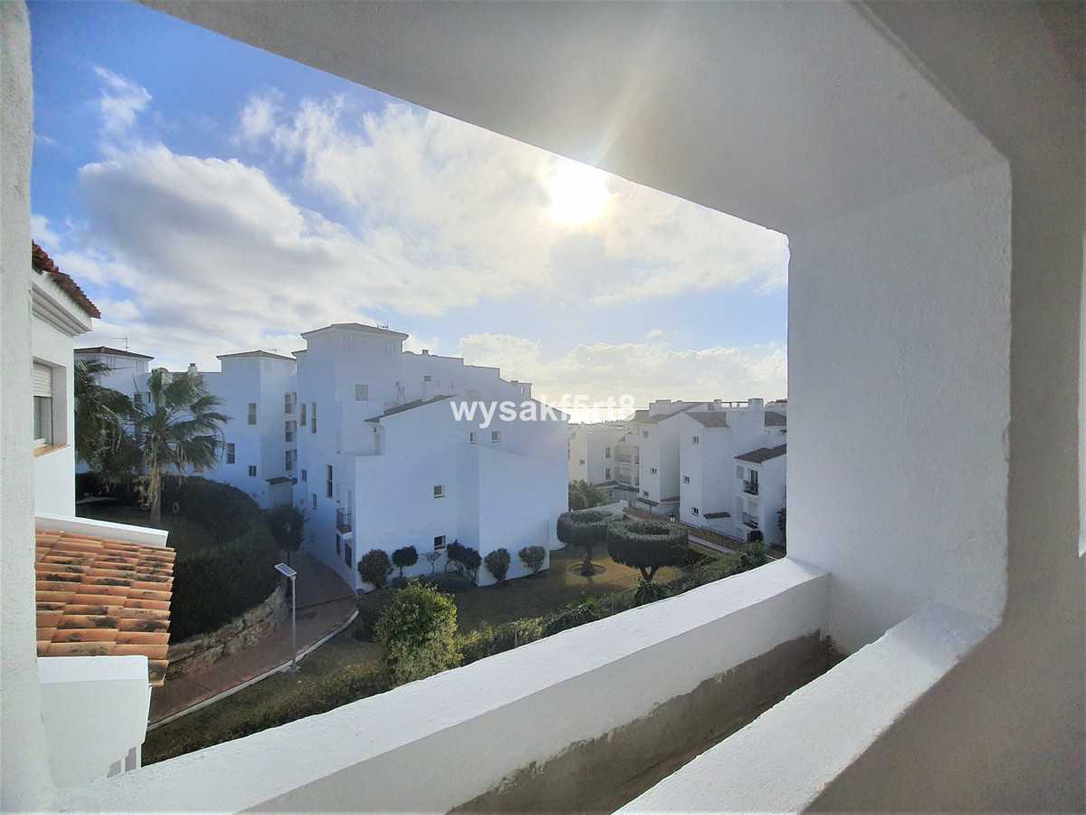 Condominium in Puerto de la Duquesa, Andalusia 10175249