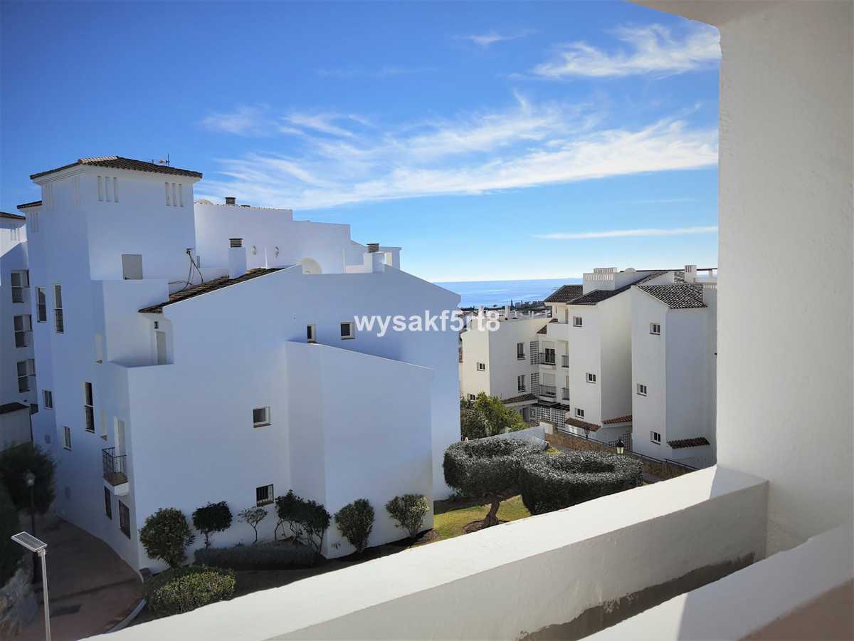 Condominium in Puerto de la Duquesa, Andalusia 10175249