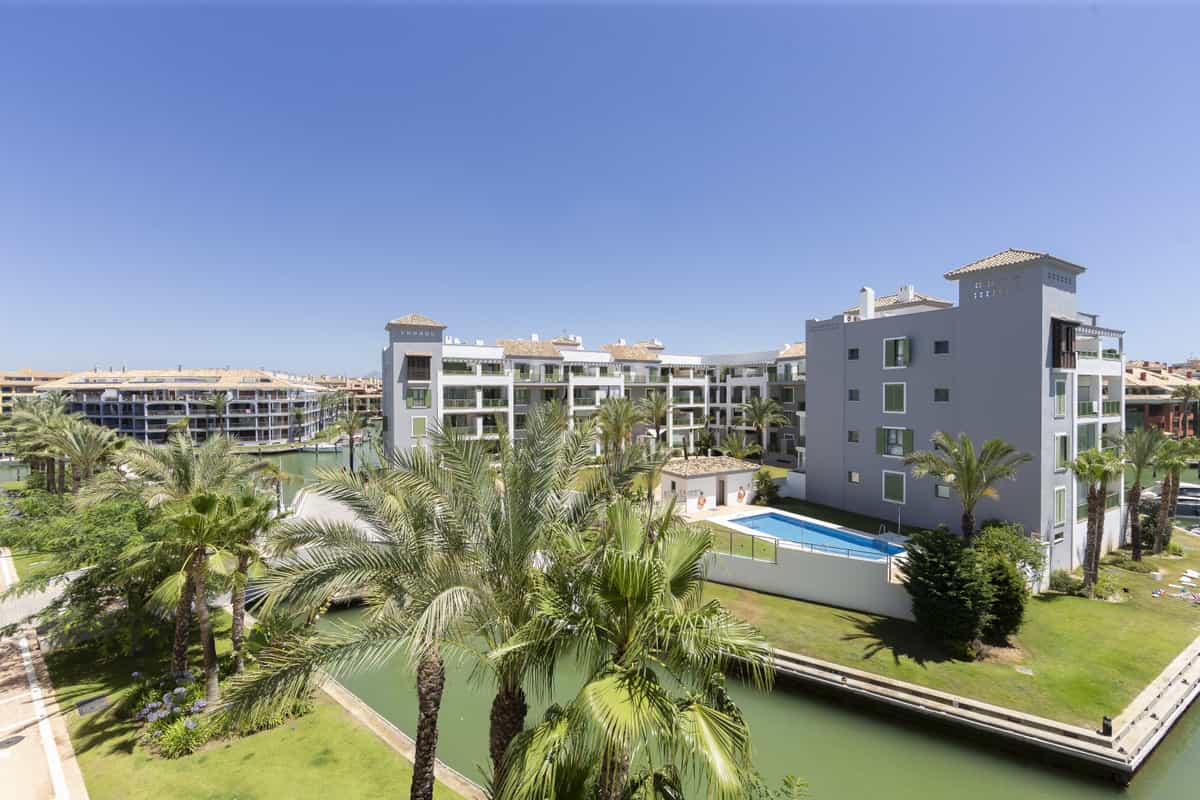 Condominium in Guadiaro, Andalusië 10175627